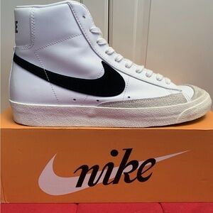 White and Black High-Top Sneakers Nike Blazer Mid 77’ 10.5 men’s